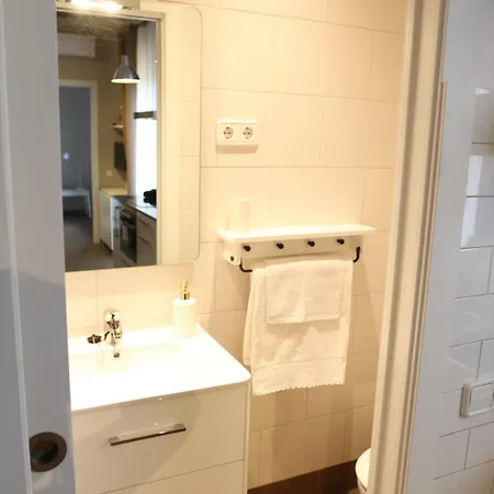 Almirall 42 Apartment *